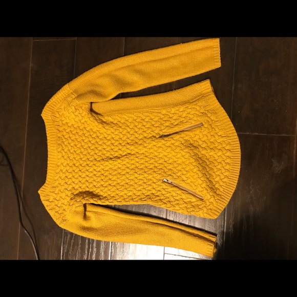 Xs mustard sweater - Picture 1 of 2